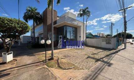 Vende-se lindo prédio novo e com sistema de energia solar.