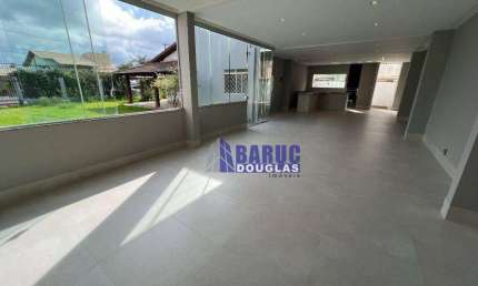 Casa térrea com 3 quartos s/ 2 suÍtes e uma delas com closet, sala de estar, copa, banheiro social, ampla cozinha e um belo Gourmet bairro Bom Clima.
