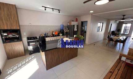 Vende-se linda casa reformada com 2 vagas, sala de jantar e estar, 3 quartos sendo 02 suítes, quintal e canil R$ 470.000 - Jardim Imperial - Cuiabá/MT