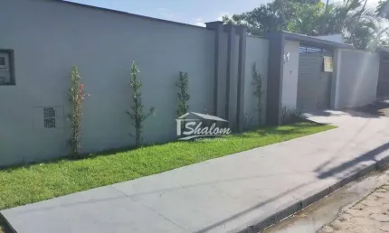 Casa comercial à venda na Rua Doze, Pontal de Santa Marina, Caraguatatuba