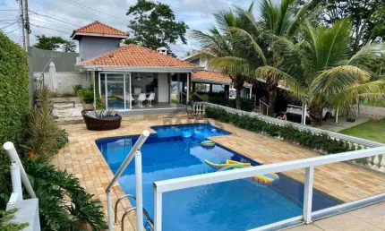 Chacara em Valinhos, 5 dormitorios e 4 suites em duas casas.