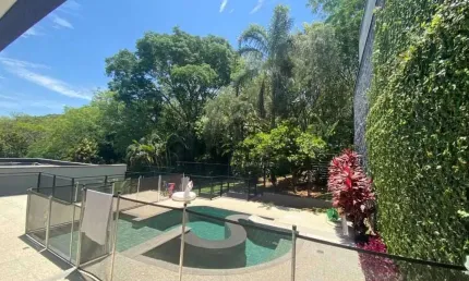 Casa nova terrea em condominio fechado com 04 suites em vinhedo