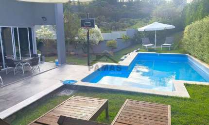 Para aqueles que procuram sofisticacao e requinte, convidamos voce a conhecer esta magnifica casa no Condominio Villagio Di Verona, em Vinhedo. Com 04 dormitorios, incluindo 02 suites, e uma deslumbra