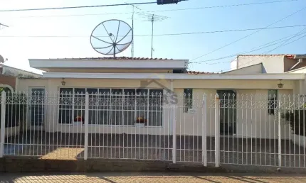 Excelente casa para Clinicas e Escritorios em geral na regiao central da Cidade de Vinhedo/SP