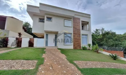 Linda casa com 3 suites no aconchegante Condominio Bosque dos Cambaras, em Valinhos/SP.