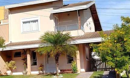 Excelente casa a venda no Condominio Grape Village,  em Vinhedo. Venha viver em uma cidade segura, rodeada por areas verdes, muita natureza e uma qualidade de vida incomparavel