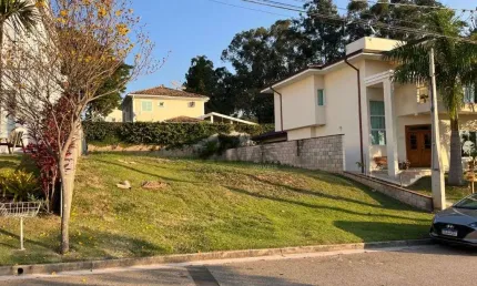 Terreno de 370m2 no condominio via castelli: conforto, seguranca e localizacao privilegiada em louveira/sp.