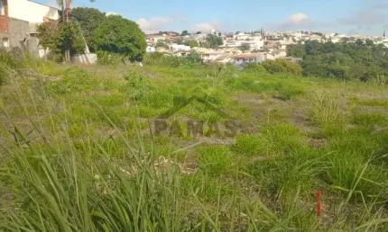 Terreno a venda no bairro pinheirinho, vinhedo - oportunidade.