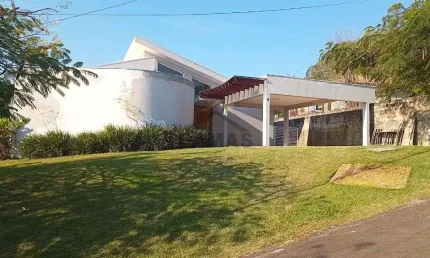 Casa para venda ou locacao no Condominio Santa Teresa