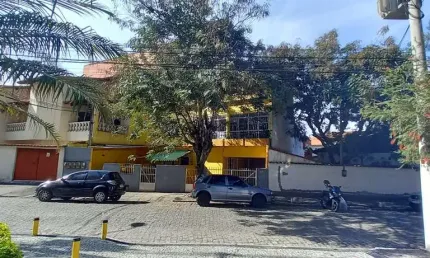 Vendo área de 300m², com 5 casas em Cabo Frio/RJ próximo a praia do forte