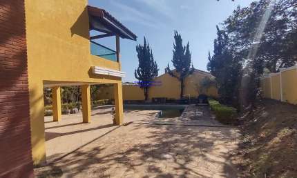 Casa De Condomínio no Haras Bela Vista Com 3 suítes sd 1 master, rico em armários embutidos - Piscina-Churrasqueira-Quintal R$ 6.000,00l