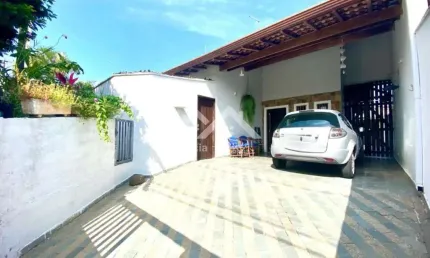 Casa térrea com 3 quartos sendo 1 suíte perto do centro de peruíbe