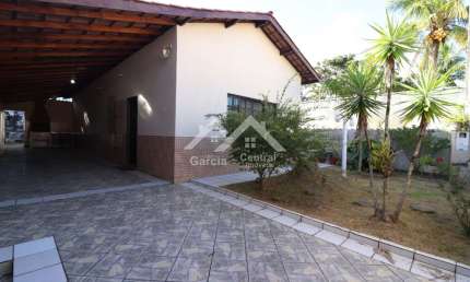 Casa para venda em Peruíbe com 2 quartos e quintal com espaço para lazer