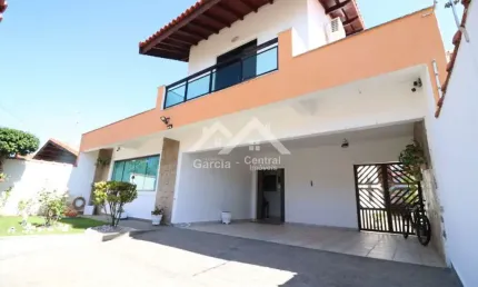 Casa com 4 quartos e piscina, localizada no Stella Maris em Peruíbe