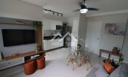 Apartamento no Centro de Peruíbe moniliado com 2 quartos sendo 1 suíte