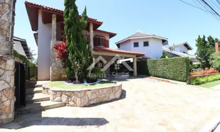 Casa em condomínio fechado em Peruíbe com 4 quartos e área de lazer com piscina