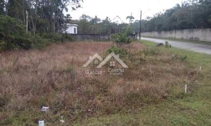 Terreno de esquina em condomínio residencial fechado em Peruíbe