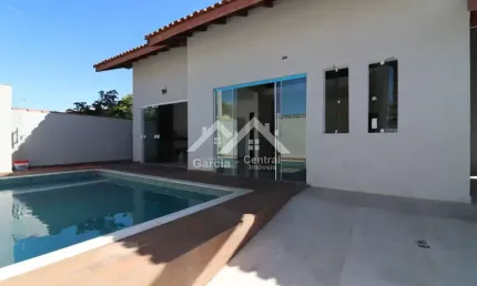 Casa próximo a praia em Peruíbe, com 3 quartos e área de lazer com piscina