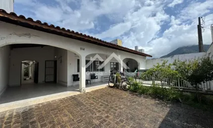 Casa com 4 quartos à venda na Centro, 5, Centro, Peruíbe