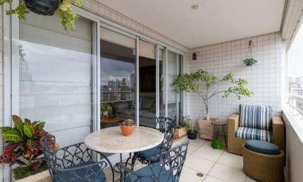 Apartamento à venda no Condomínio Vertical Villagio Arandu, localizado em uma das melhores quadras do bairro, perto da Hípica de Santo Amaro, de restaurantes e todo tipo de comercio.