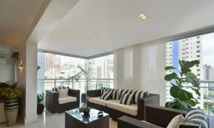Este excelente apartamento está localizado na Rua Dionísio da Costa, uma das ruas mais valorizadas e tranquilas da Chácara Klabin, em uma região nobre da Vila Mariana.