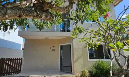 Casa com piscina e espaço gourmet no Wilsom Teles Grenville