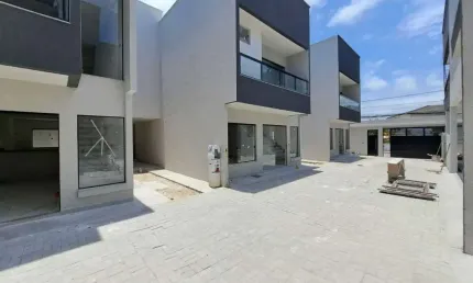 Casa à venda no bairro BURAQUINHO em Lauro de Freitas/BA