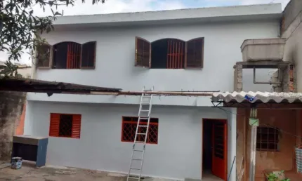Sobrado residencial com conforto, segurança e localização privilegiada!