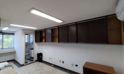 Sala comercial para alugar na Rua Joaquim Antunes, 246, Pinheiros, São Paulo, 18 m2 por R$ 3.500