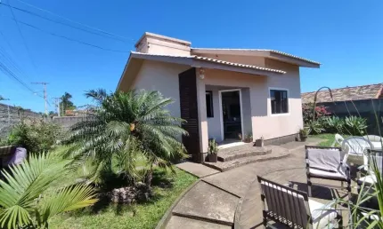 Casa com 2 quartos à venda na Luiz Gonzaga Amorim, 255, Sagrada Familia, Imbituba, 60 m2 por R$ 620.000