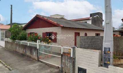 Casa com 3 quartos à venda na Antônio Egidio Martins, 106, Vila Nova Alvorada, Imbituba, 85 m2 por R$ 300.000