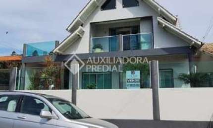 Casa com 4 quartos à venda na Antônio Bittencourt Capanema, 858, 114, Centro, Imaruí, 132 m2 por R$ 426.000