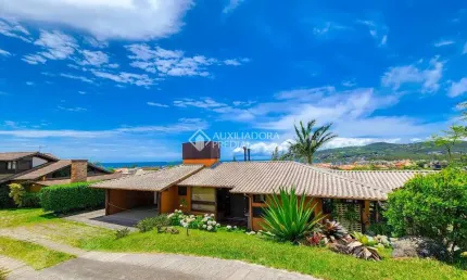 Casa com 5 quartos à venda na Jovino Piucco, 2001, Morrinhos, Garopaba, 302 m2 por R$ 2.900.000