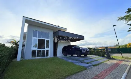 Casa em condomínio fechado com 3 quartos à venda na CONDOMINIO ROSA INTERNACIONAL, 22, Grama, Garopaba, 205 m2 por R$ 2.350.000