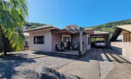 Casa com 3 quartos à venda na Geral Da Ressacada, 20, Ressacada, Garopaba, 180 m2 por R$ 690.000