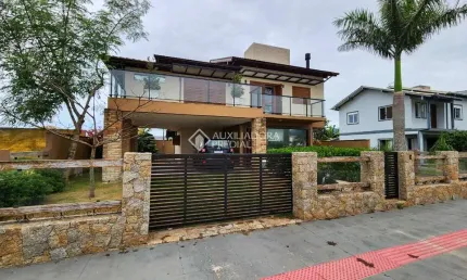 Casa com 3 quartos à venda na Diamante, 125, Areais da Palhocinha, Garopaba, 241 m2 por R$ 1.800.000