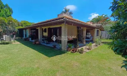 Casa com 3 quartos à venda na Servidão das Gérberas, 130, São João do Rio Vermelho, Florianópolis, 250 m2 por R$ 1.650.000