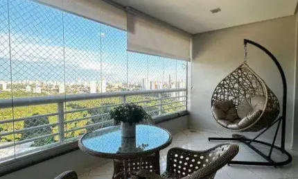 Elegância atemporal em seu apartamento de alto padrão.