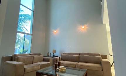 Excelente casa com 270 metros quadrados de área construída