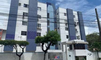 Ótimo apartamento no bairro de  Candelária com 80m²