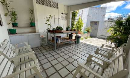 Vendo excelente casa no bairro de candelária com 327m2 de área construída