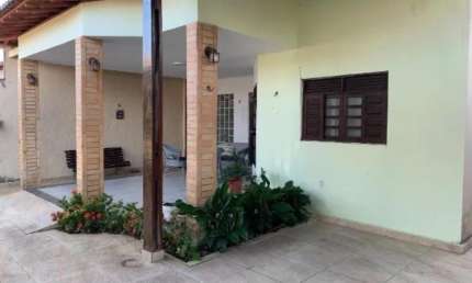 Vendo casa em condomínio fechado com 140 metros quadrados com 4 quartos