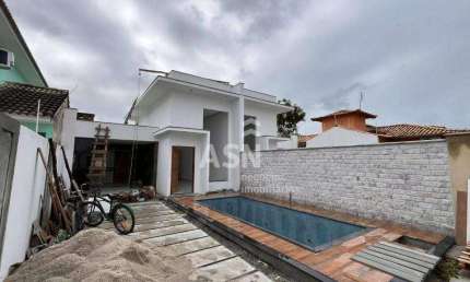 Luxuosa casa com piscina, muito conforto e sofisticação em localização privilegiada!!!