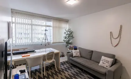 Apartamento Reformado com 2 Dormitórios e Vaga de Estacionamento - Itaim Bibi - São Paulo - SP