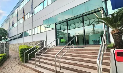 PRÉDIO COMÉRCIAL DE 5.510,30m²  DE ÁREA CONSTRUÍDA - COM GALPÃO E AMPLA ÁREA DE TERRENO - ALPHAVILLE - BARUERI - SP