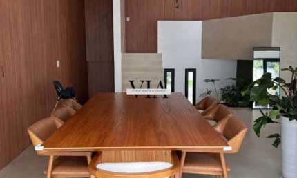 Luxuosa Casa no Condomínio Residencial 6 em Alphaville - TOTALMENTE REFORMADA!