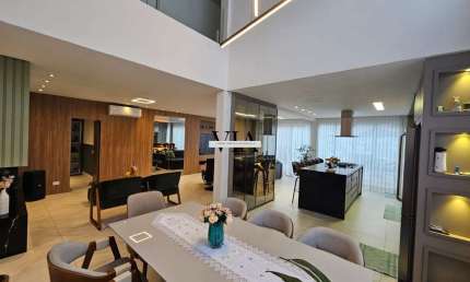 Linda casa com 04 suítes e MOBILIADA no condomínio Residencial 4