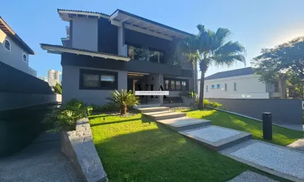 Casa Recém Reformada no Condomínio Residencial 1 em Alphaville - 04 Suítes