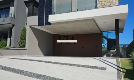 Casa NOVA no condomínio NEW VILLE - 3 Suítes e linda vista para a mata!