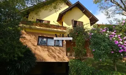Casa no condomínio Residencial 9 - 04 quartos, sendo 02 suítes!